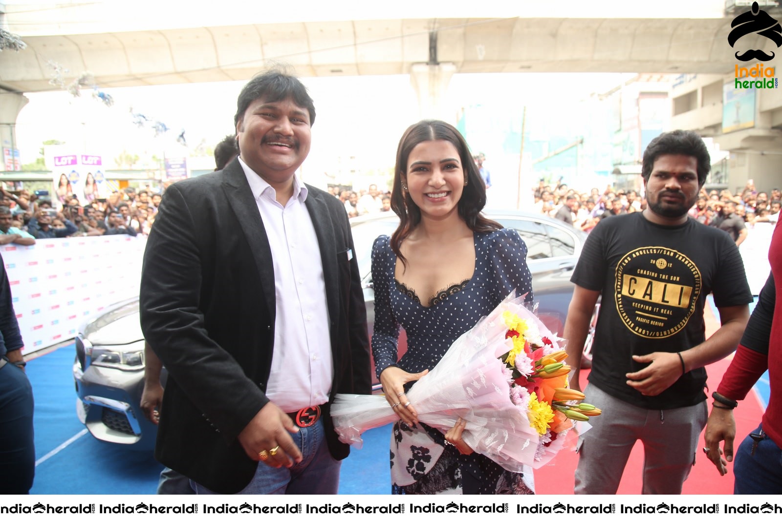 Samantha Hot and Sexy at the Launch of Oneplus Mobiles At Big C Set 1