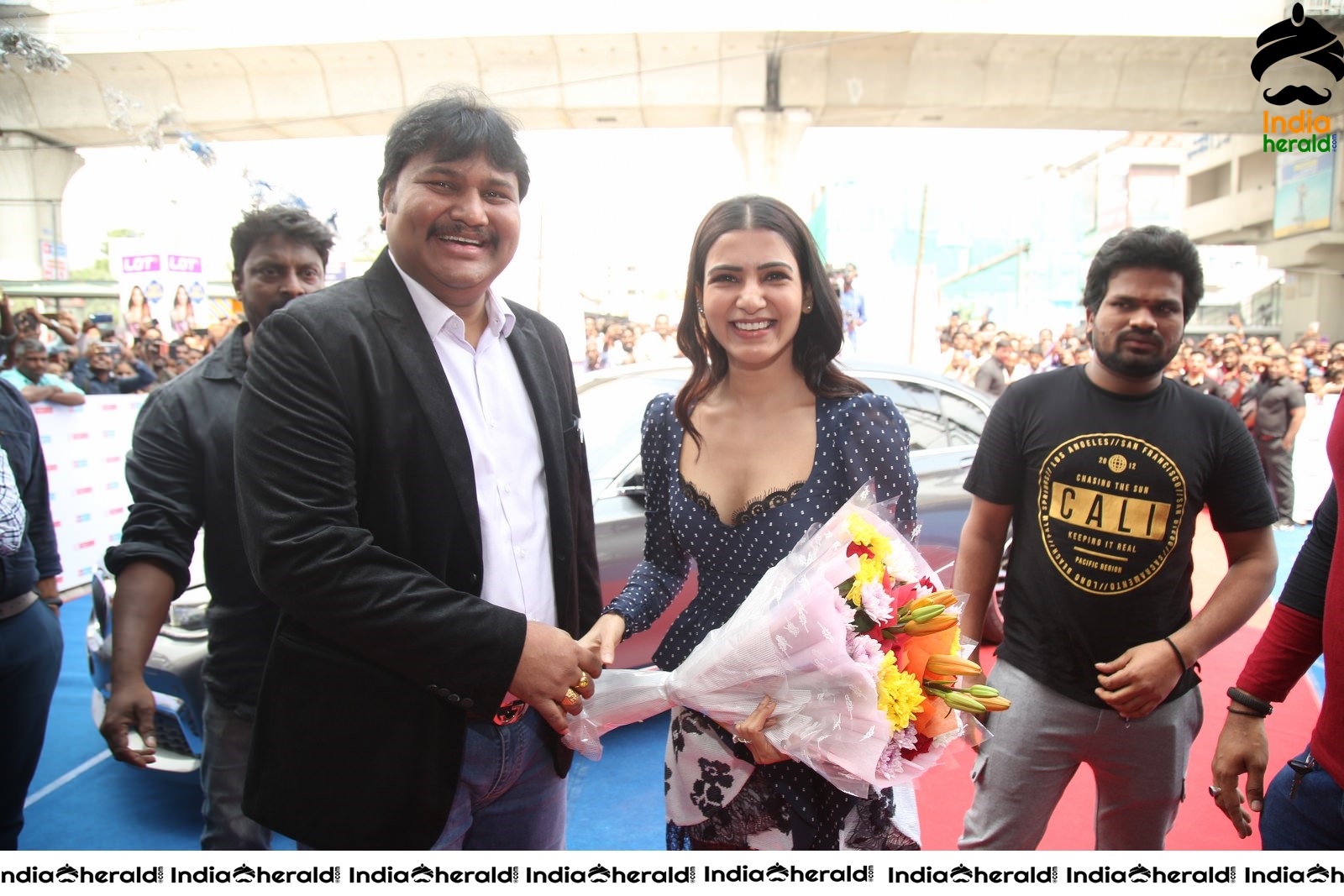 Samantha Hot and Sexy at the Launch of Oneplus Mobiles At Big C Set 1