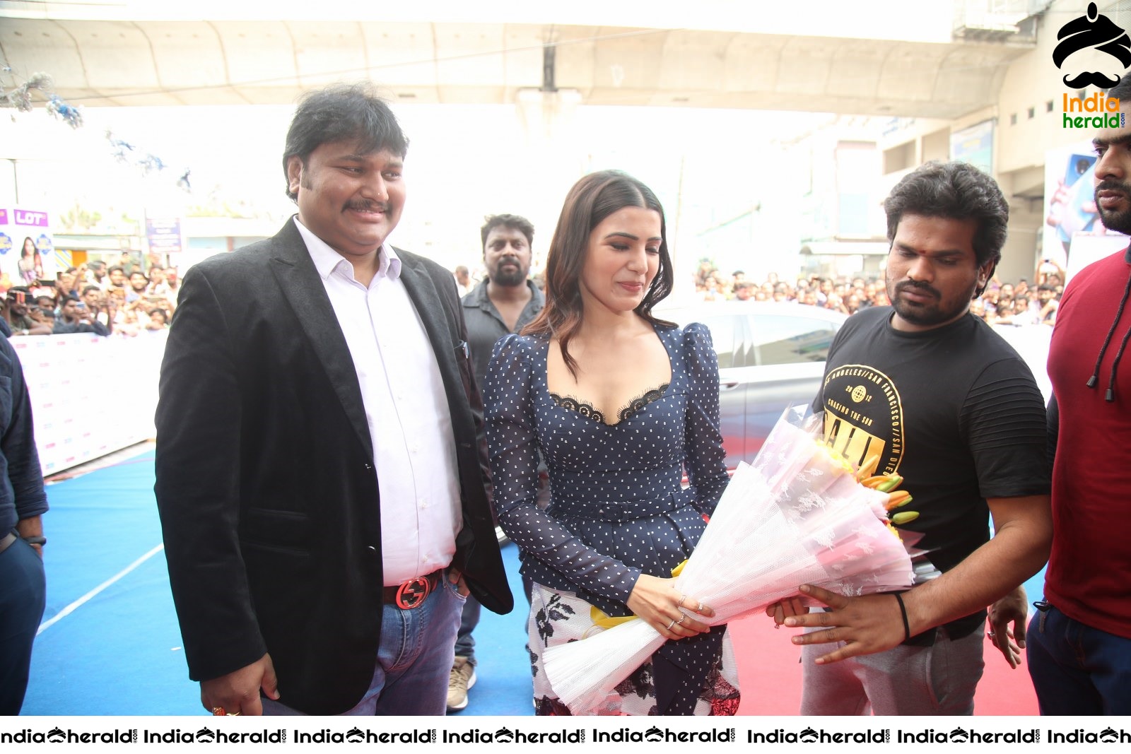 Samantha Hot and Sexy at the Launch of Oneplus Mobiles At Big C Set 2