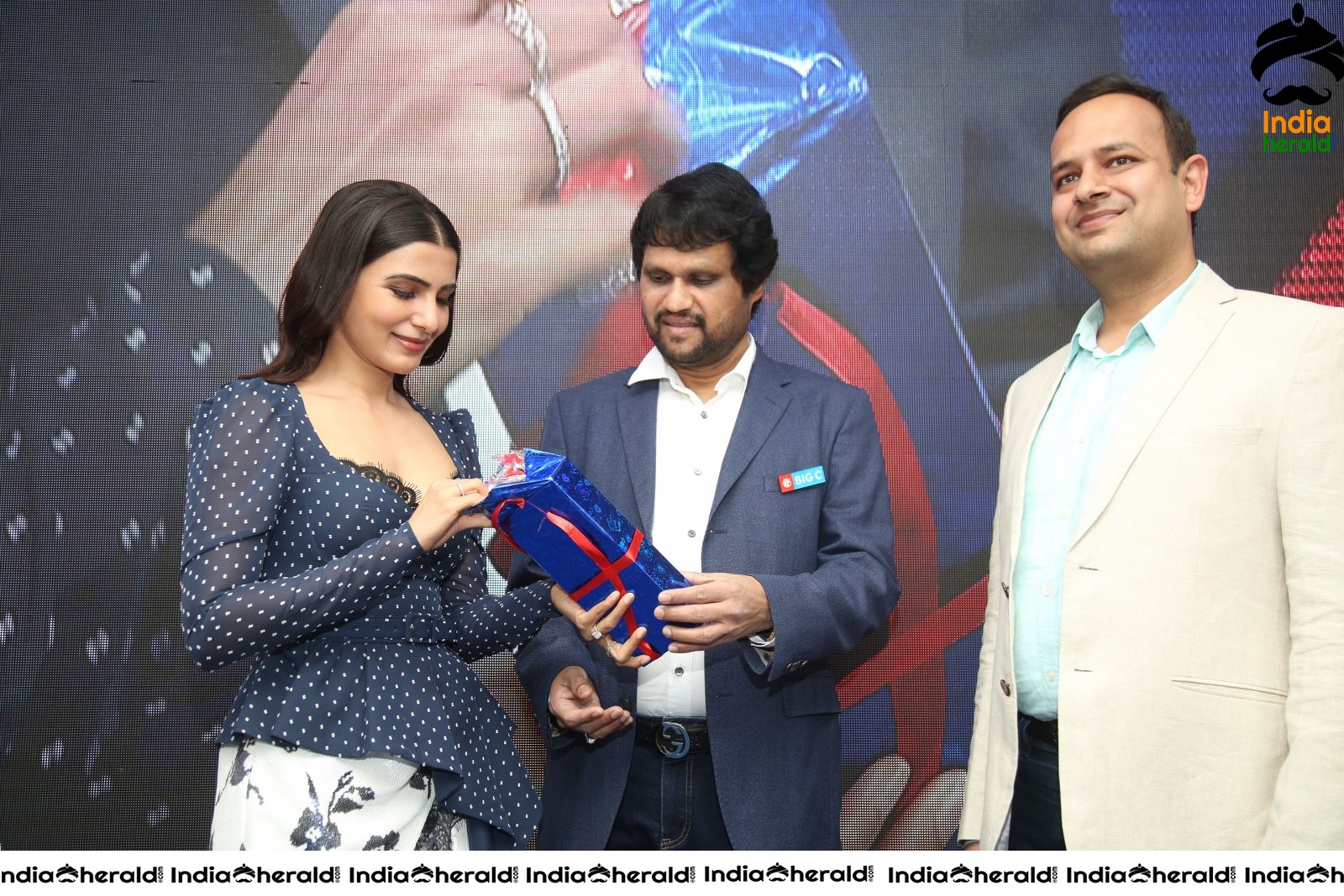 Samantha Hot and Sexy at the Launch of Oneplus Mobiles At Big C Set 2