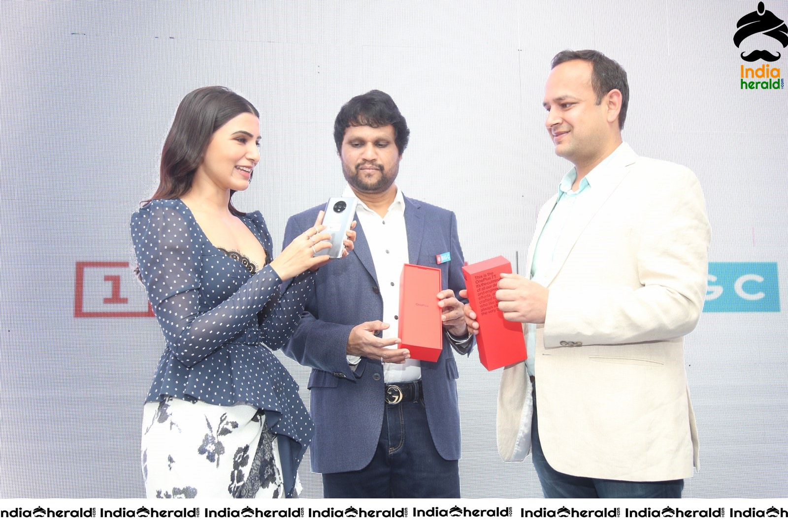 Samantha Hot and Sexy at the Launch of Oneplus Mobiles At Big C Set 3