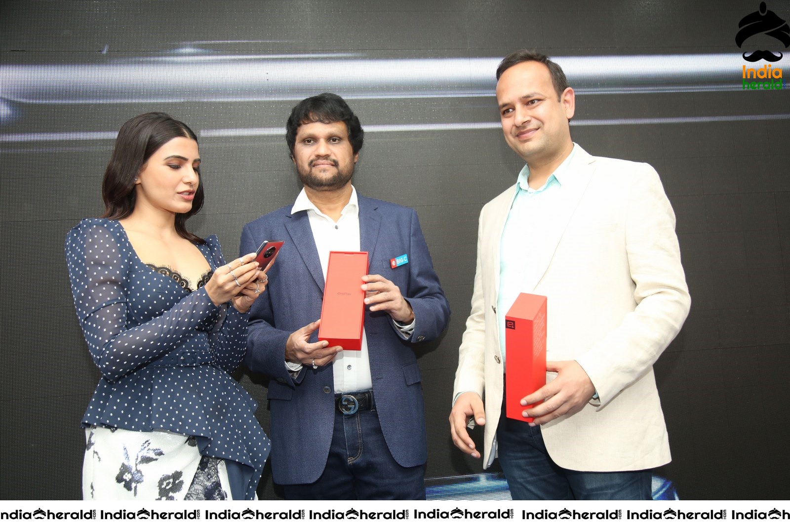 Samantha Hot and Sexy at the Launch of Oneplus Mobiles At Big C Set 4