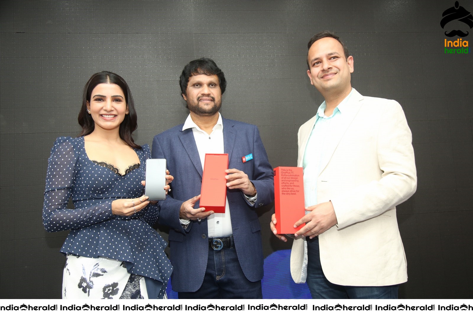 Samantha Hot and Sexy at the Launch of Oneplus Mobiles At Big C Set 4