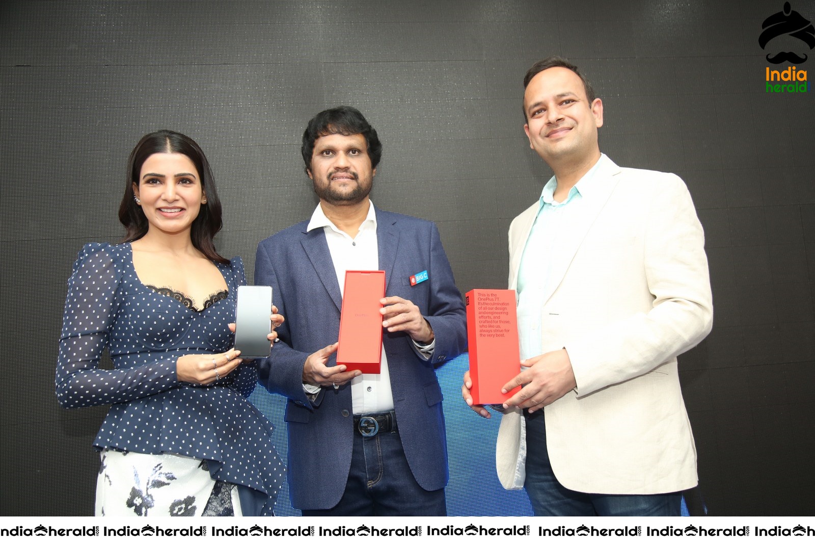 Samantha Hot and Sexy at the Launch of Oneplus Mobiles At Big C Set 4