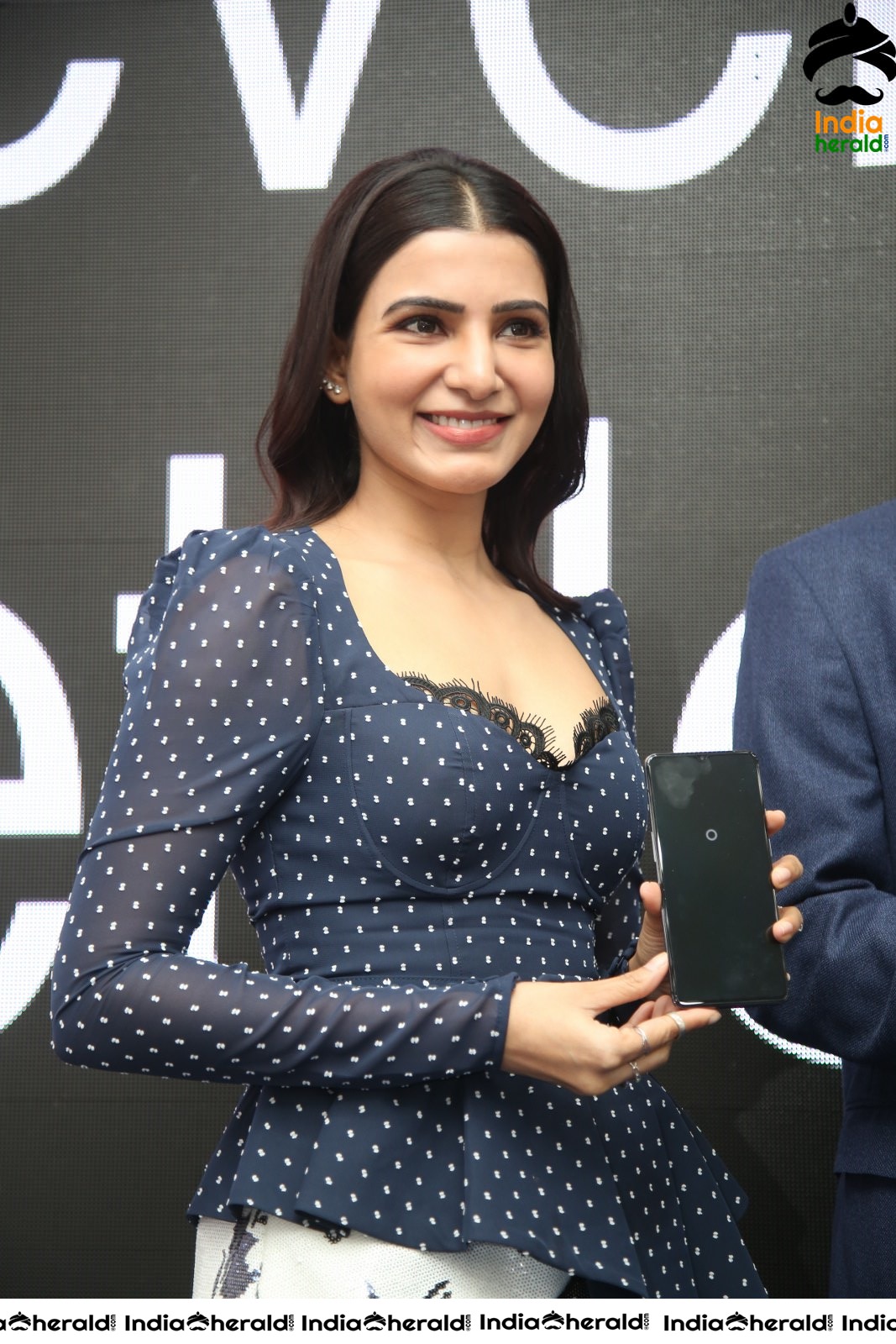 Samantha Hot and Sexy at the Launch of Oneplus Mobiles At Big C Set 4