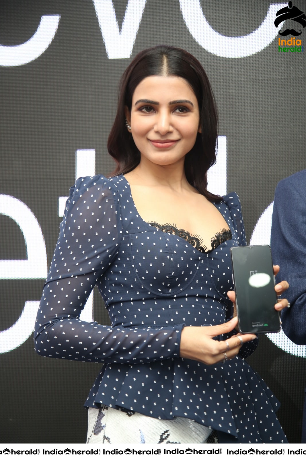 Samantha Hot and Sexy at the Launch of Oneplus Mobiles At Big C Set 4