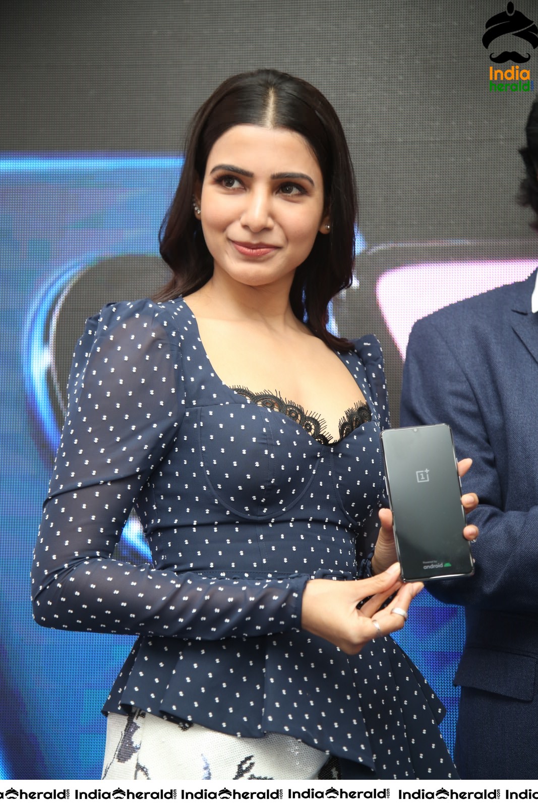 Samantha Hot and Sexy at the Launch of Oneplus Mobiles At Big C Set 4