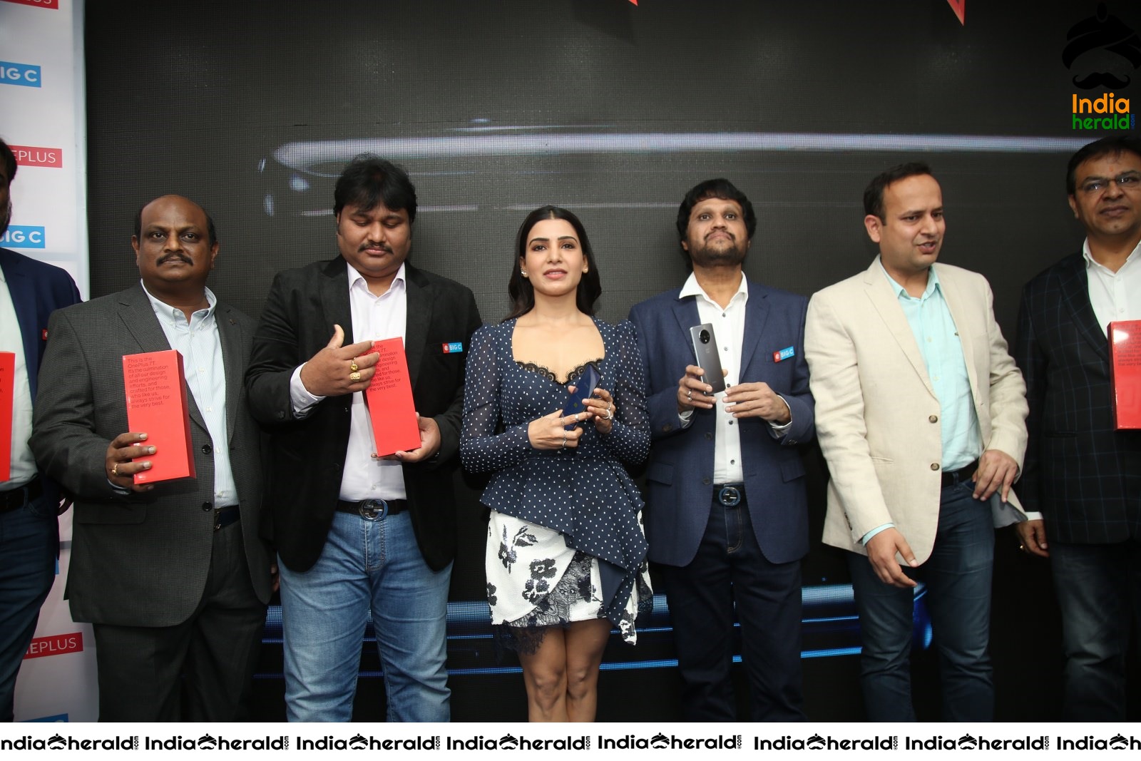 Samantha Hot and Sexy at the Launch of Oneplus Mobiles At Big C Set 5