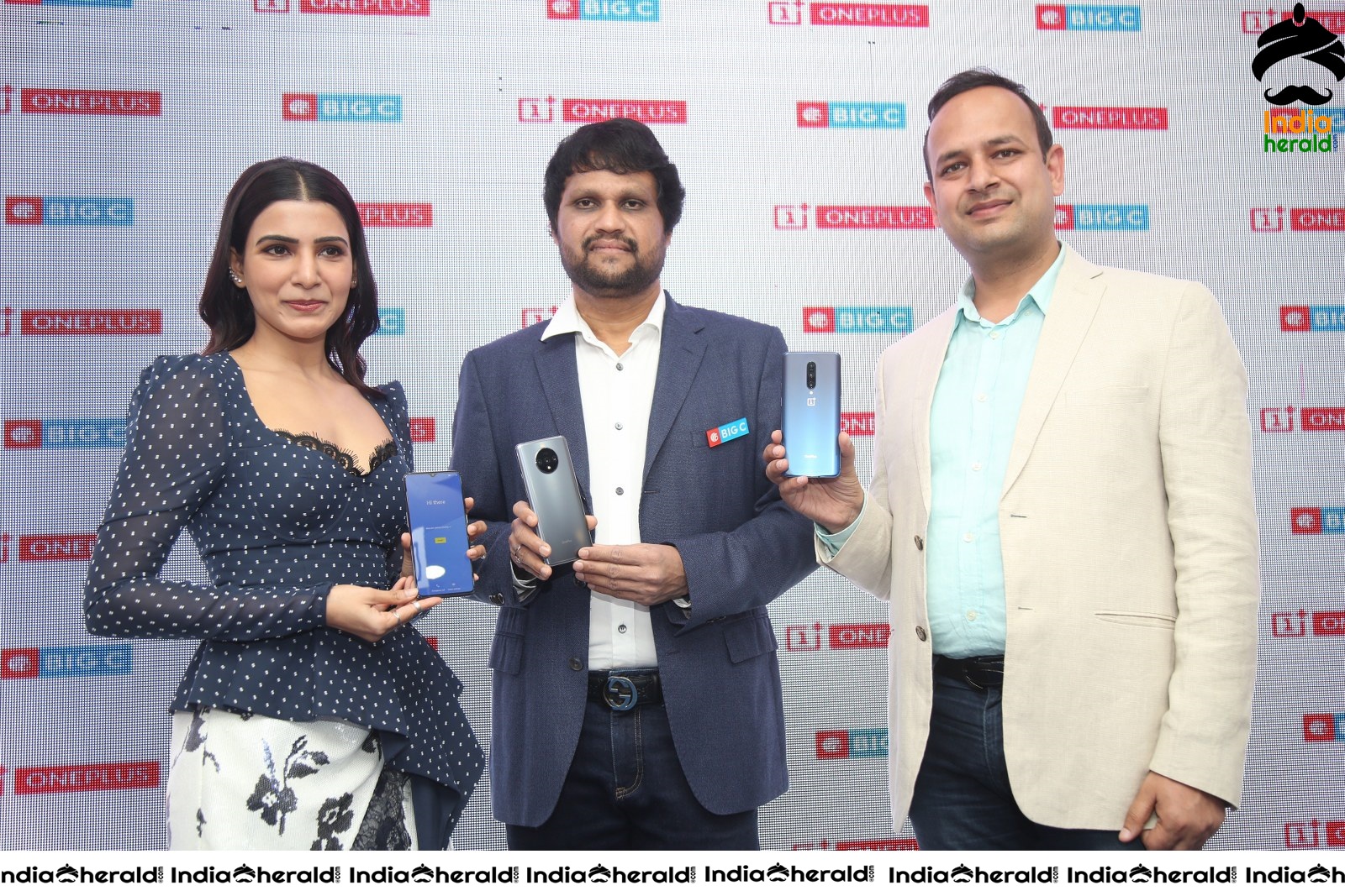 Samantha Hot and Sexy at the Launch of Oneplus Mobiles At Big C Set 5