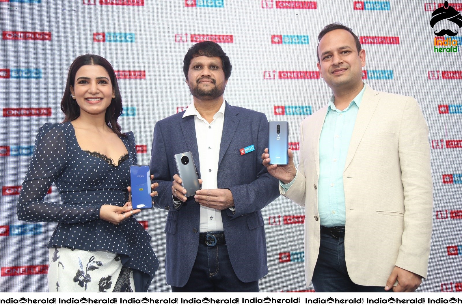 Samantha Hot and Sexy at the Launch of Oneplus Mobiles At Big C Set 5