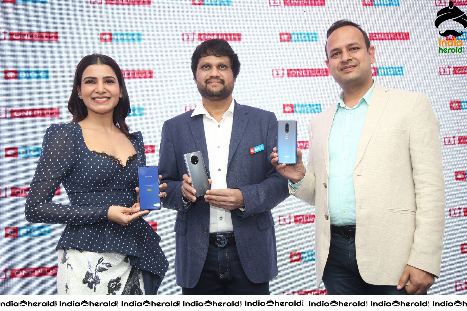 Samantha Hot and Sexy at the Launch of Oneplus Mobiles At Big C Set 5