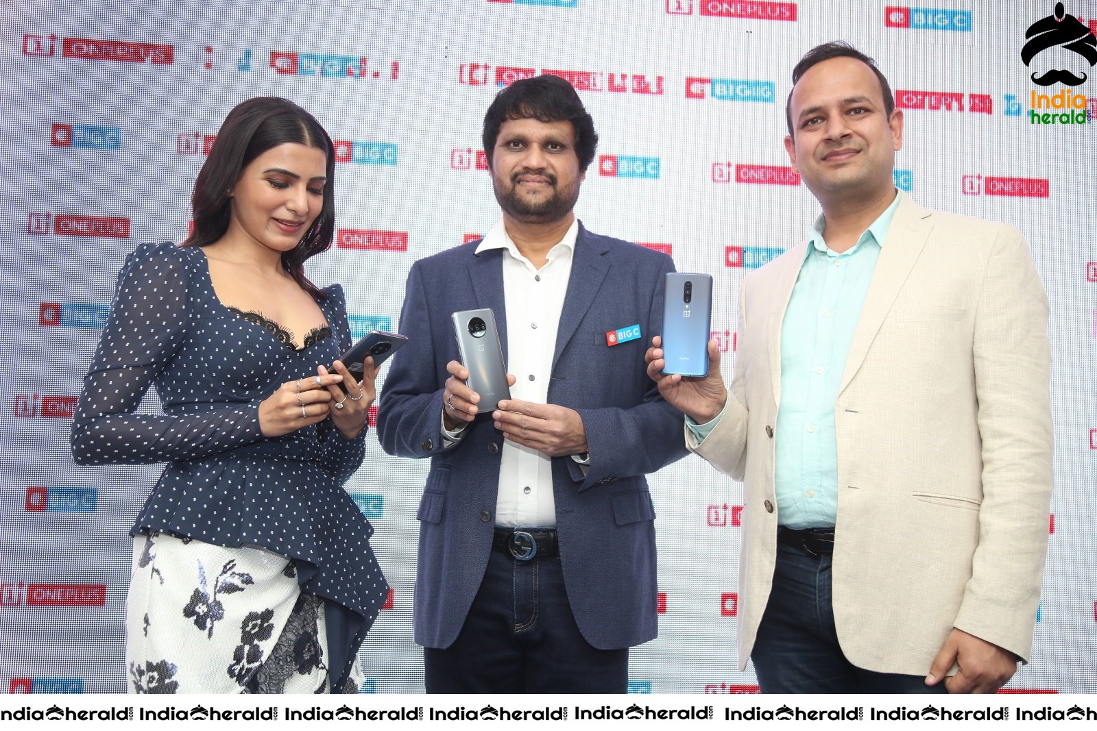 Samantha Hot and Sexy at the Launch of Oneplus Mobiles At Big C Set 5