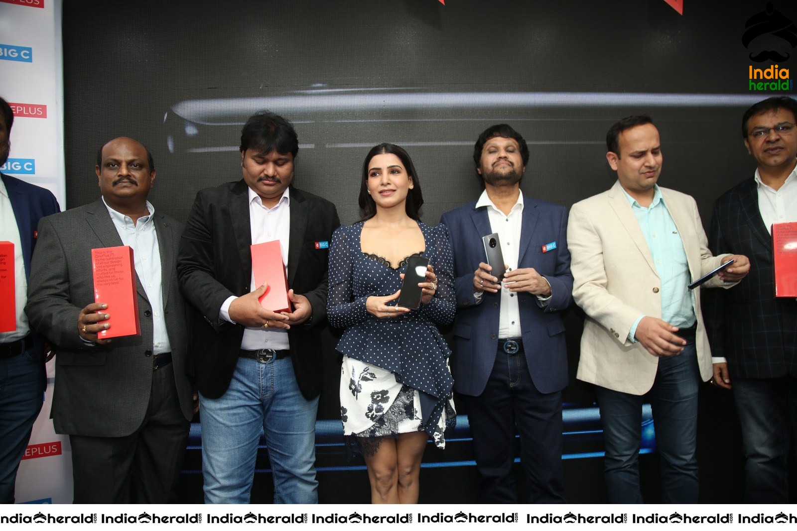Samantha Hot and Sexy at the Launch of Oneplus Mobiles At Big C Set 5