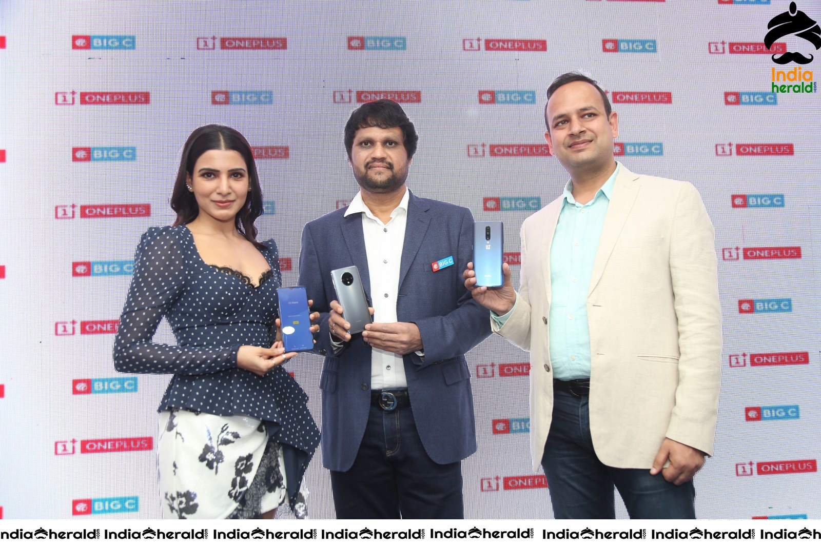 Samantha Hot and Sexy at the Launch of Oneplus Mobiles At Big C Set 5