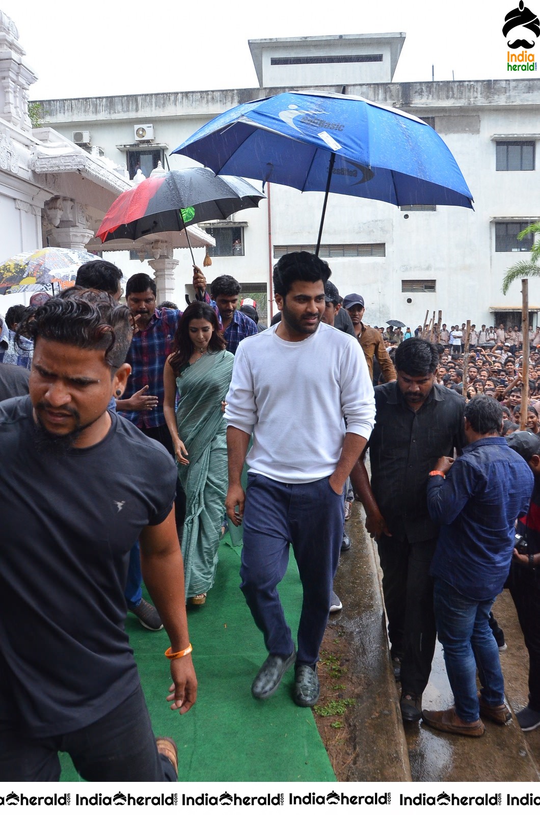 Samantha with Sharwanand and Producer Dil Raju at Vizag Raghu Engineering College Set 1