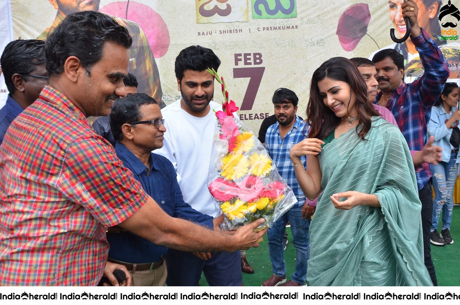 Samantha with Sharwanand and Producer Dil Raju at Vizag Raghu Engineering College Set 2