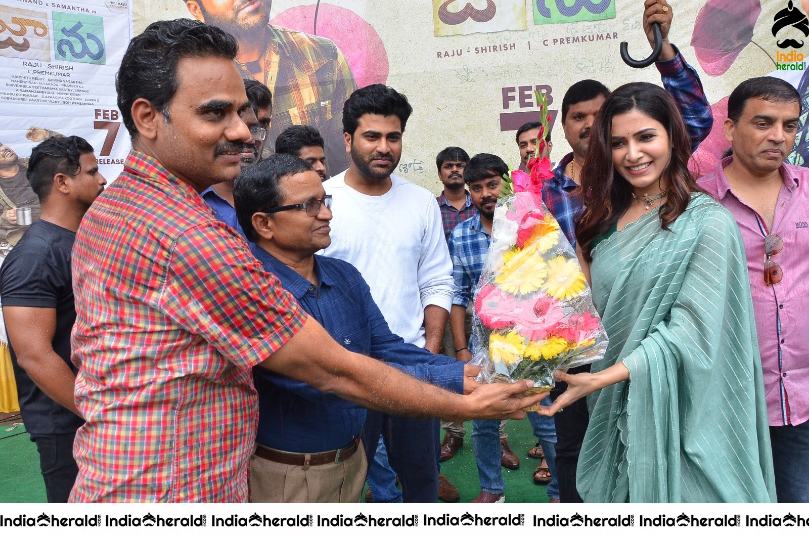 Samantha with Sharwanand and Producer Dil Raju at Vizag Raghu Engineering College Set 2