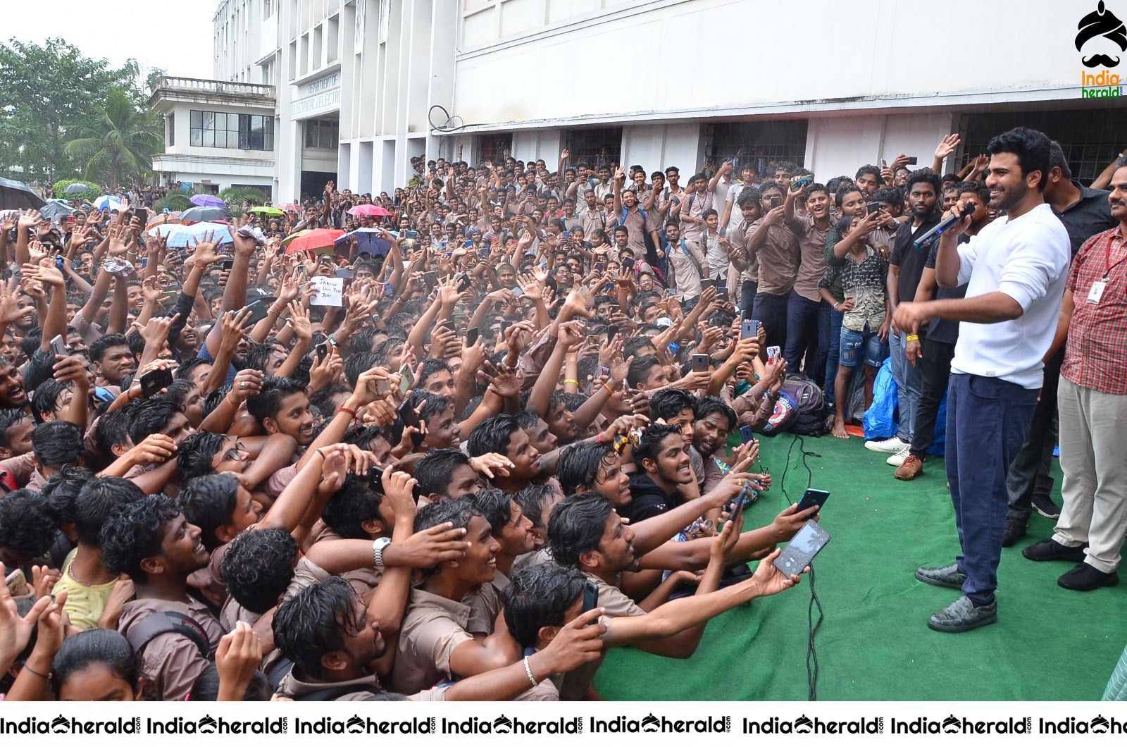 Samantha with Sharwanand and Producer Dil Raju at Vizag Raghu Engineering College Set 2