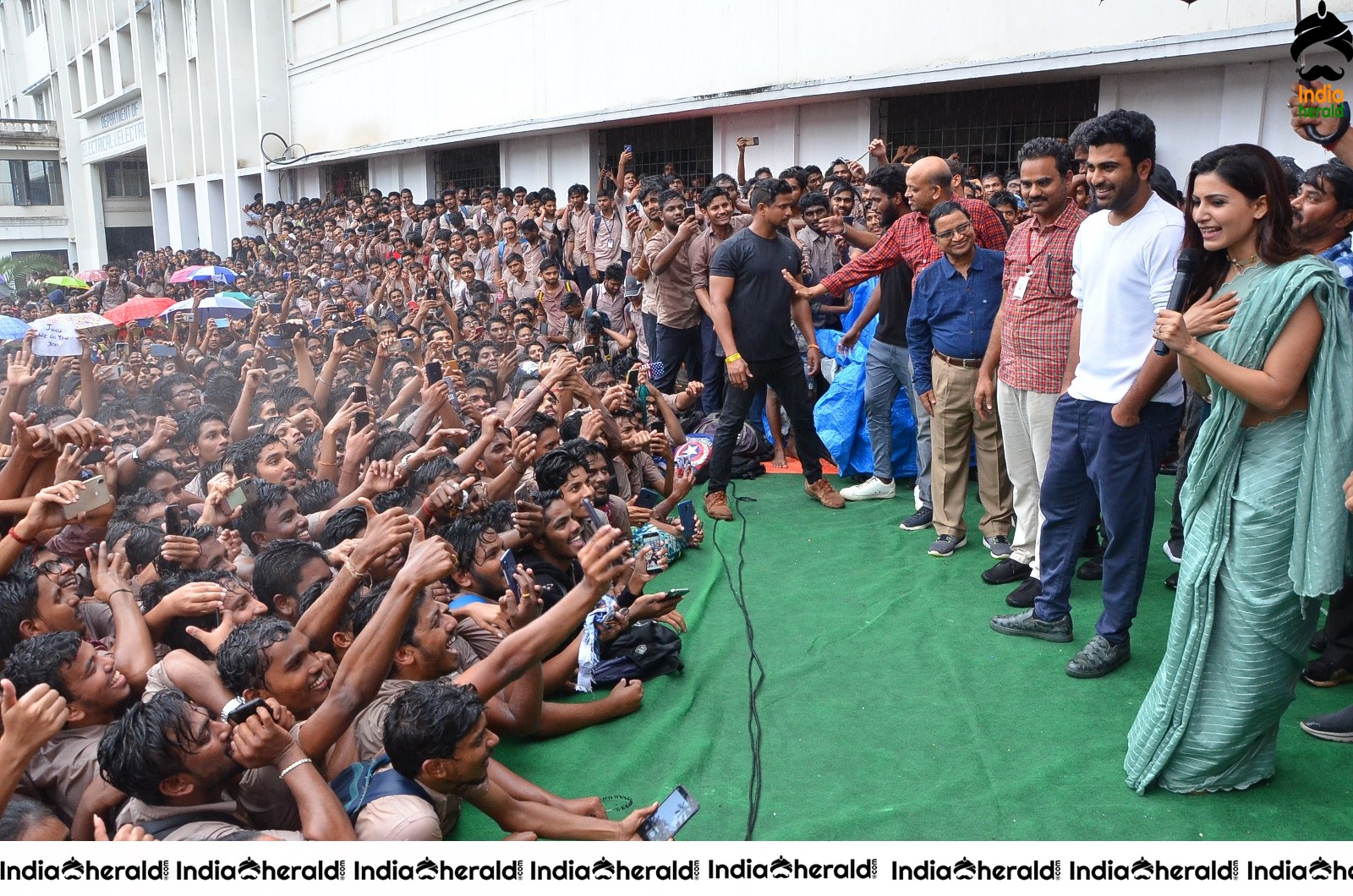 Samantha with Sharwanand and Producer Dil Raju at Vizag Raghu Engineering College Set 2