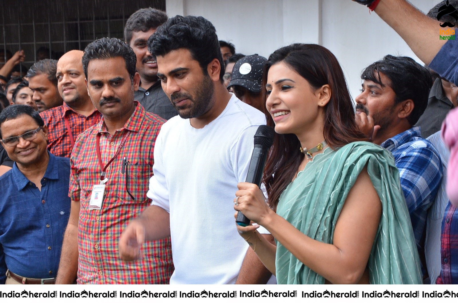 Samantha with Sharwanand and Producer Dil Raju at Vizag Raghu Engineering College Set 2