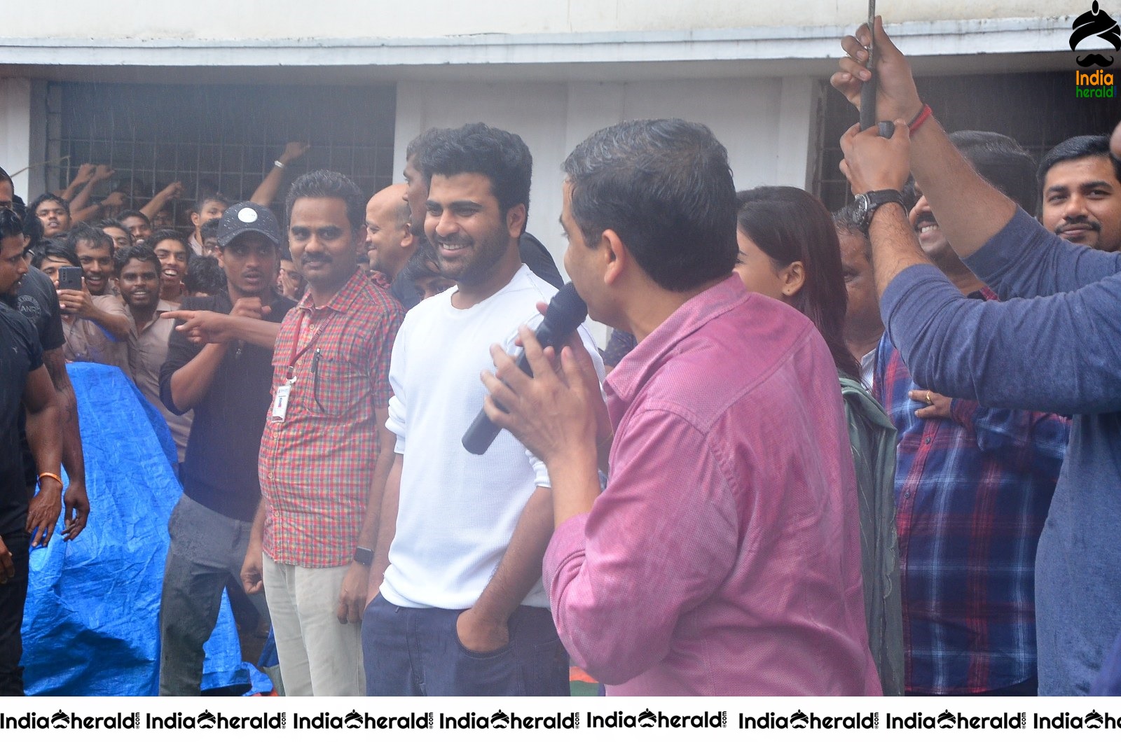 Samantha with Sharwanand and Producer Dil Raju at Vizag Raghu Engineering College Set 2