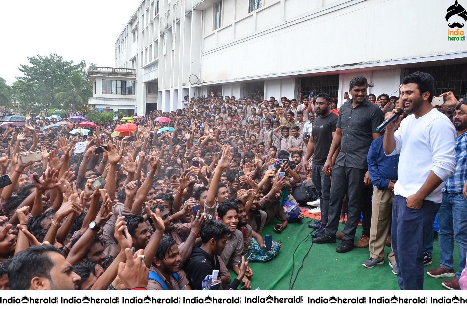 Samantha with Sharwanand and Producer Dil Raju at Vizag Raghu Engineering College Set 3