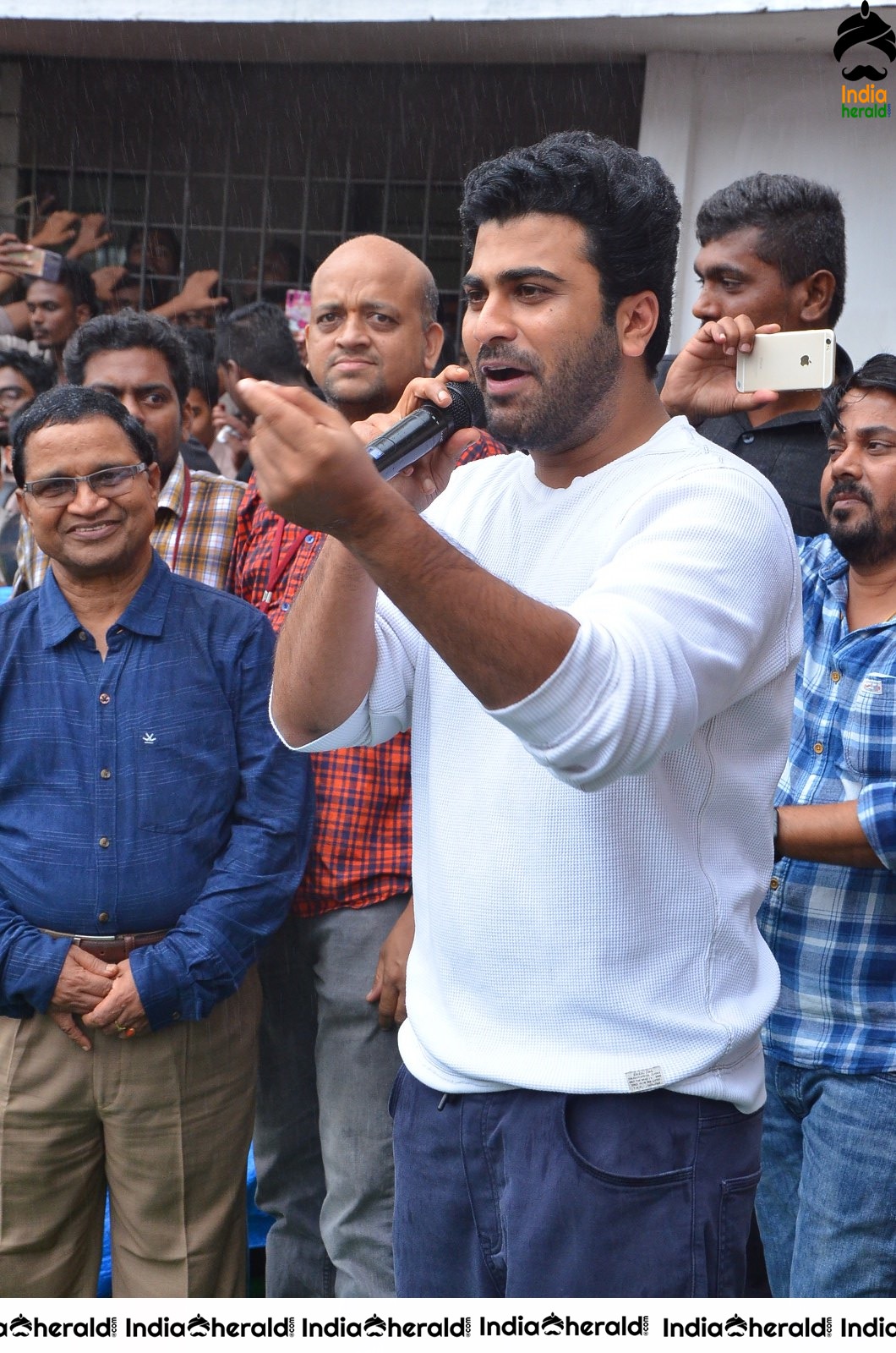 Samantha with Sharwanand and Producer Dil Raju at Vizag Raghu Engineering College Set 3