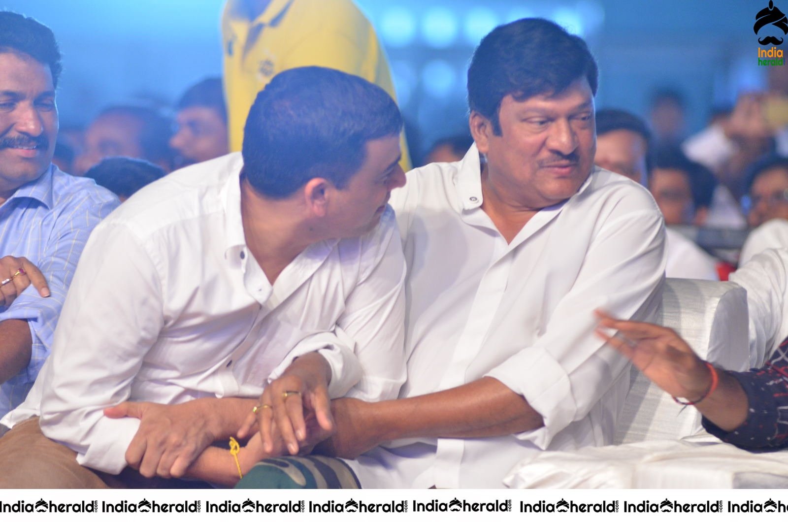 Sarileru Neeku Evvaru Blockbustka Baap Celebrations Set 7