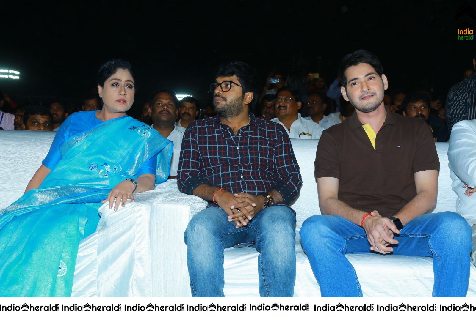 Sarileru Neeku Evvaru Blockbustka Baap Celebrations Set 8