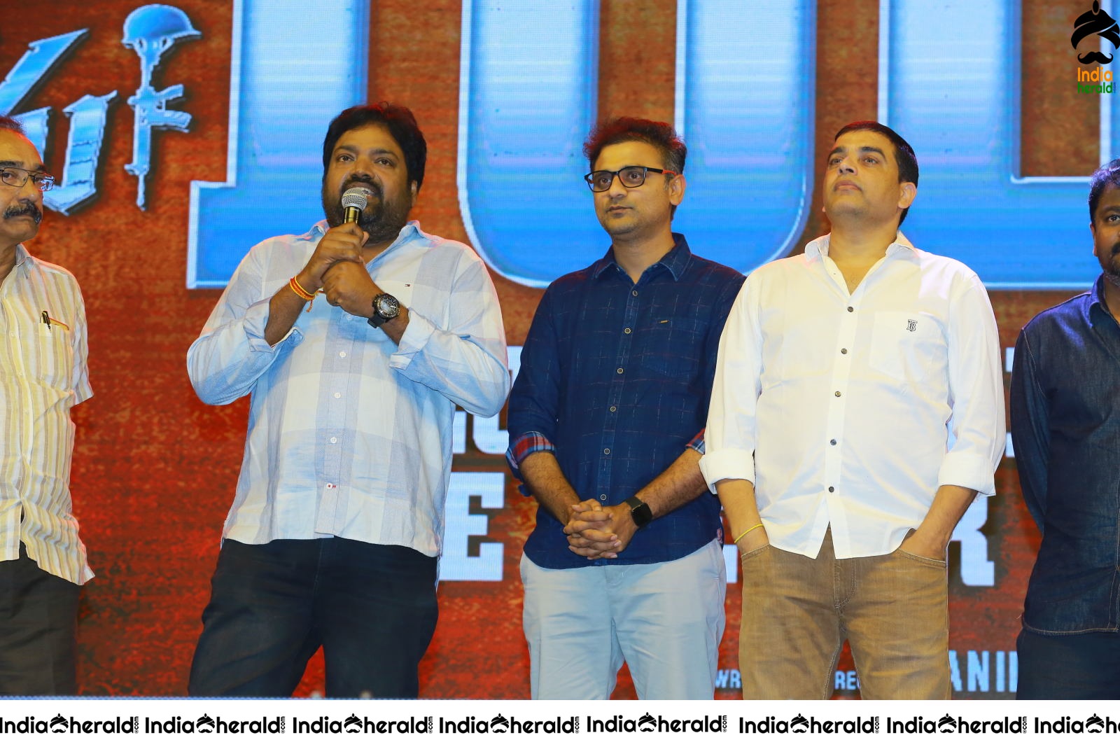 Sarileru Neeku Evvaru Blockbustka Baap Celebrations Set 8