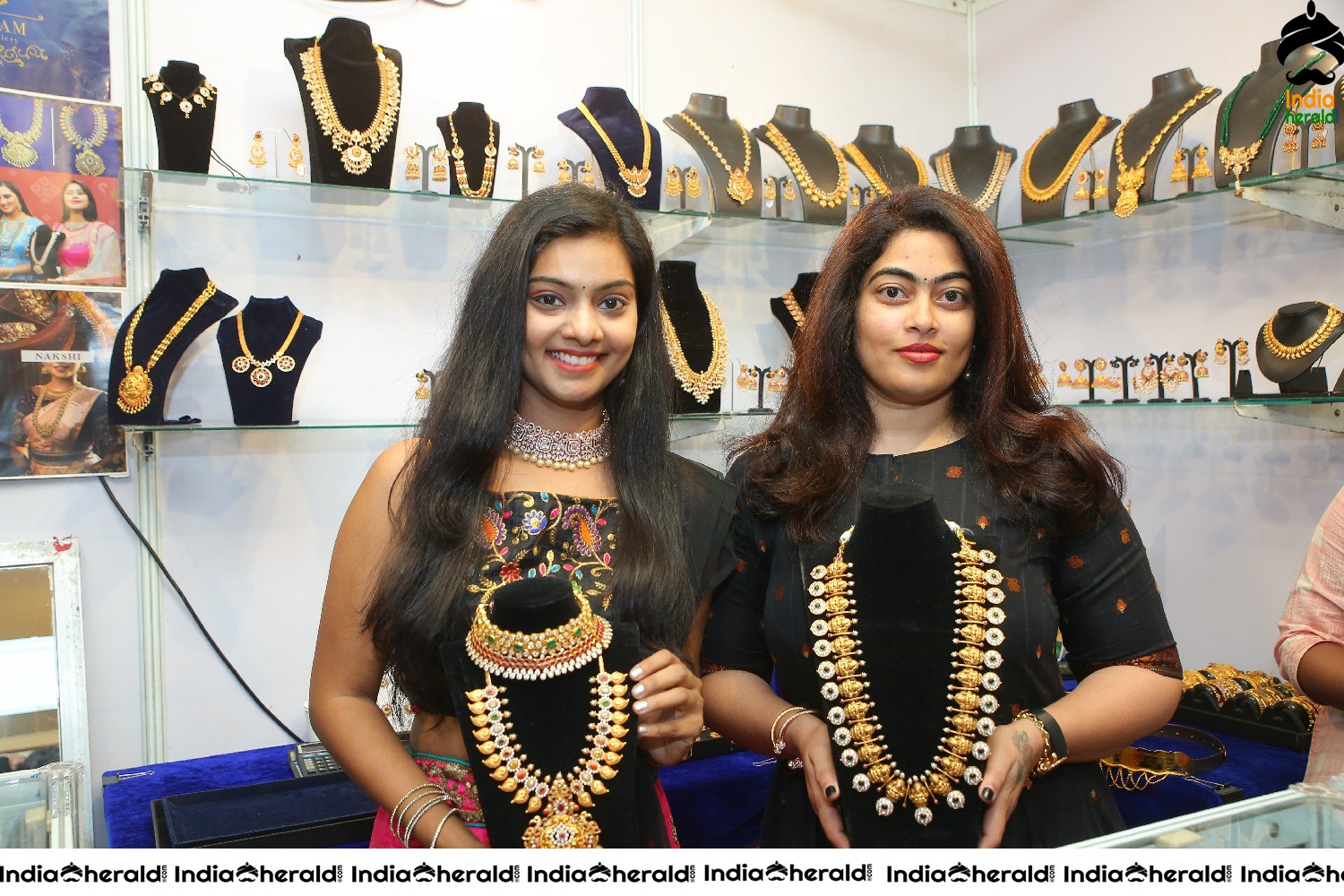 Sashikala and Shravani Reddy inaugurated The Haat Premium Heritage Fashion and Lifestyle Set 1