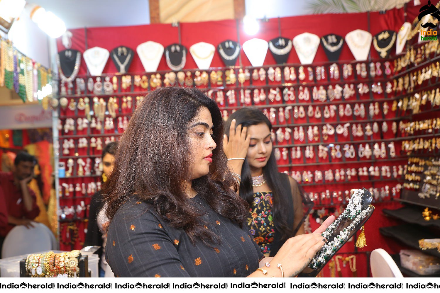 Sashikala and Shravani Reddy inaugurated The Haat Premium Heritage Fashion and Lifestyle Set 1