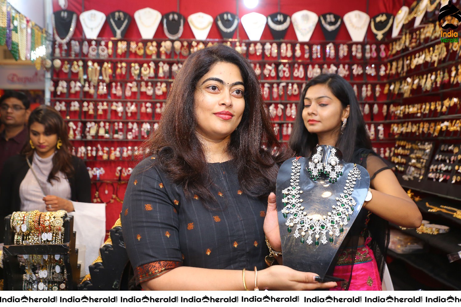 Sashikala and Shravani Reddy inaugurated The Haat Premium Heritage Fashion and Lifestyle Set 1