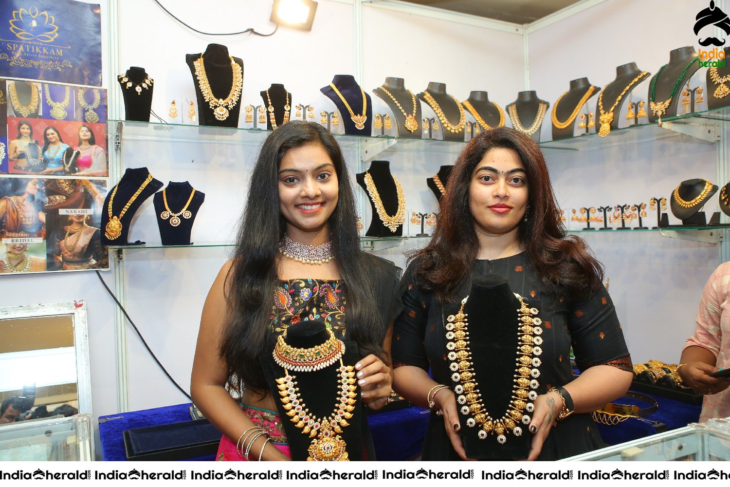 Sashikala and Shravani Reddy inaugurated The Haat Premium Heritage Fashion and Lifestyle Set 2