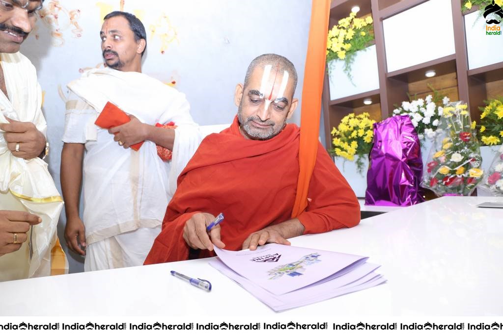 Shri Tridandi Srimannarayana Ramanuja Chinna Jeeyar Swamy launched space vision groups Set 1