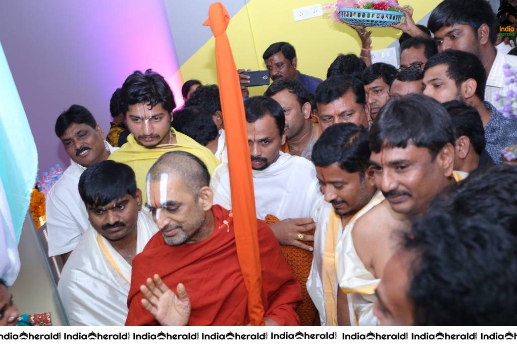 Shri Tridandi Srimannarayana Ramanuja Chinna Jeeyar Swamy launched space vision groups Set 1