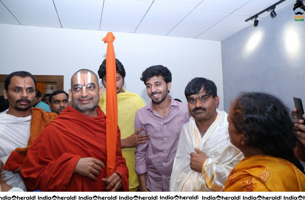 Shri Tridandi Srimannarayana Ramanuja Chinna Jeeyar Swamy launched space vision groups Set 2