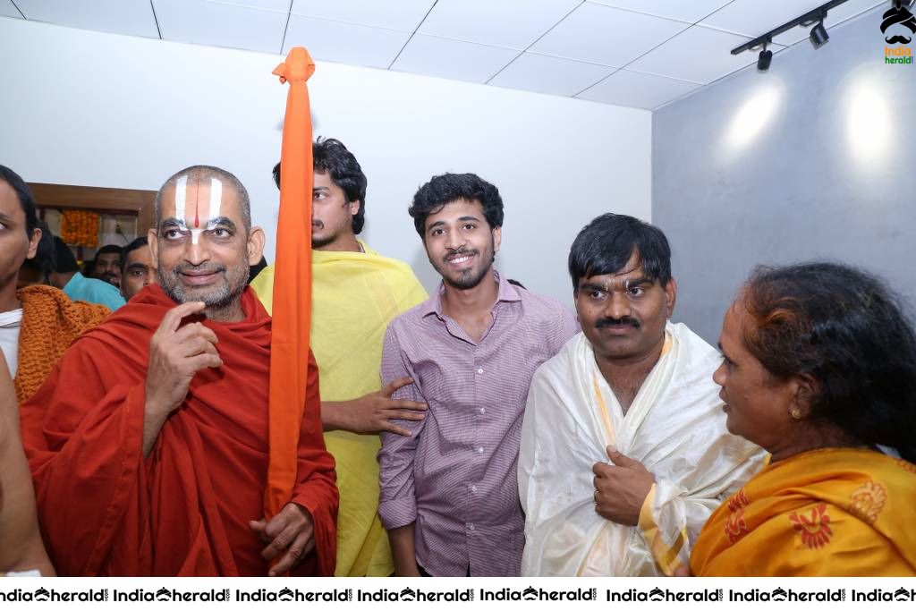 Shri Tridandi Srimannarayana Ramanuja Chinna Jeeyar Swamy launched space vision groups Set 2