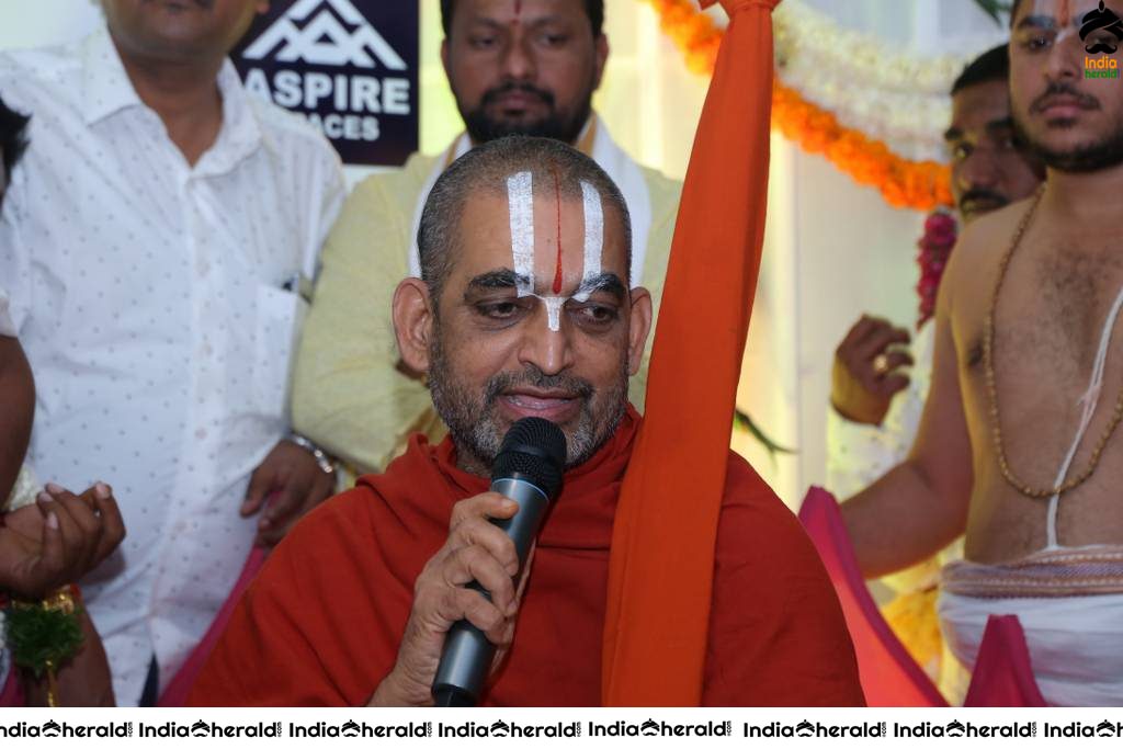 Shri Tridandi Srimannarayana Ramanuja Chinna Jeeyar Swamy launched space vision groups Set 2