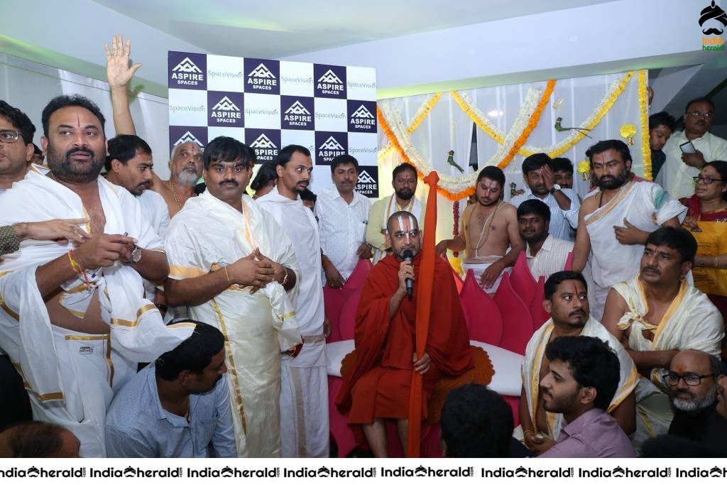 Shri Tridandi Srimannarayana Ramanuja Chinna Jeeyar Swamy launched space vision groups Set 2