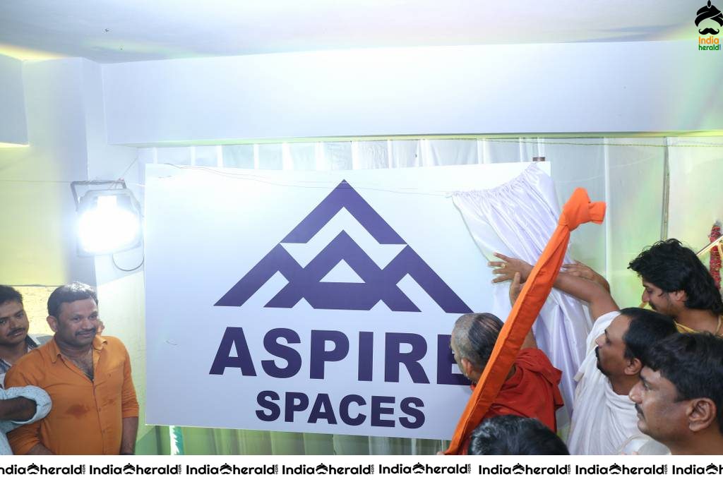 Shri Tridandi Srimannarayana Ramanuja Chinna Jeeyar Swamy launched space vision groups Set 2