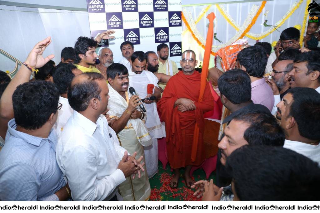 Shri Tridandi Srimannarayana Ramanuja Chinna Jeeyar Swamy launched space vision groups Set 2