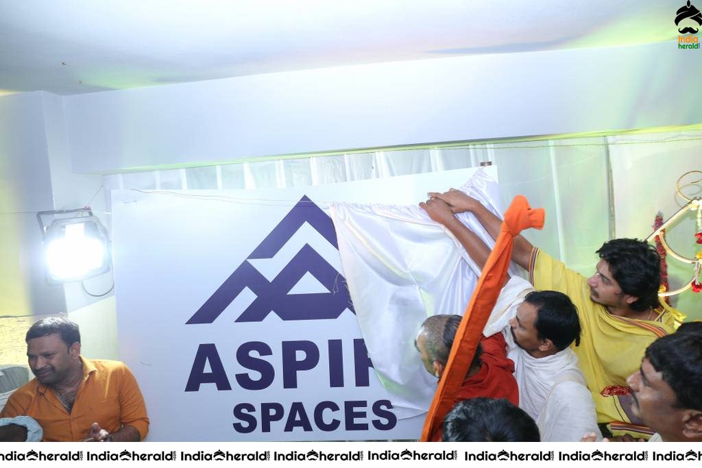 Shri Tridandi Srimannarayana Ramanuja Chinna Jeeyar Swamy launched space vision groups Set 2