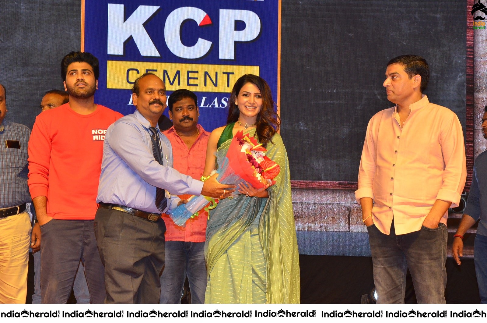 Some Unseen Stills of Samantha in Green Saree from Jaanu event Set 1