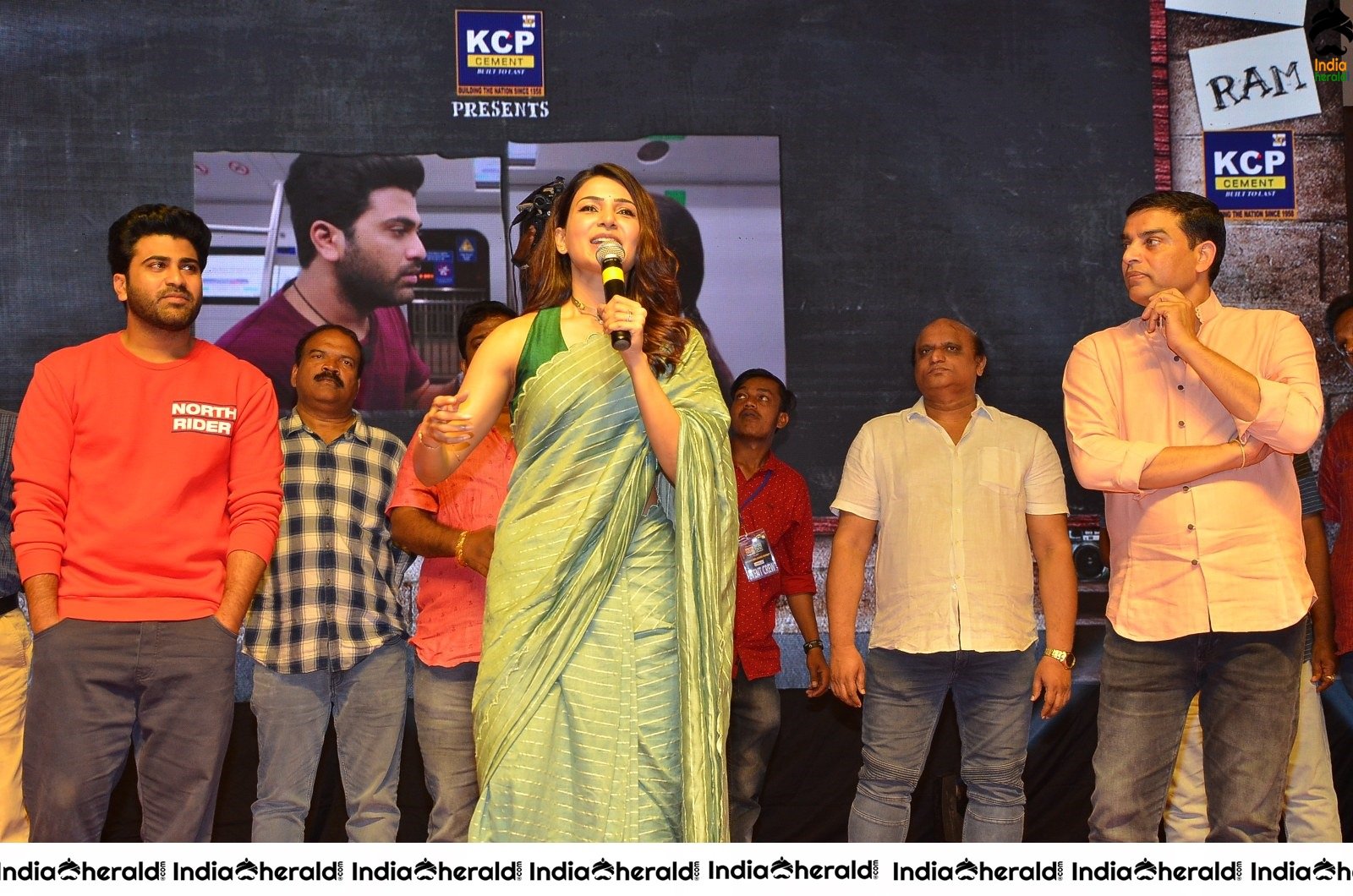 Some Unseen Stills of Samantha in Green Saree from Jaanu event Set 2