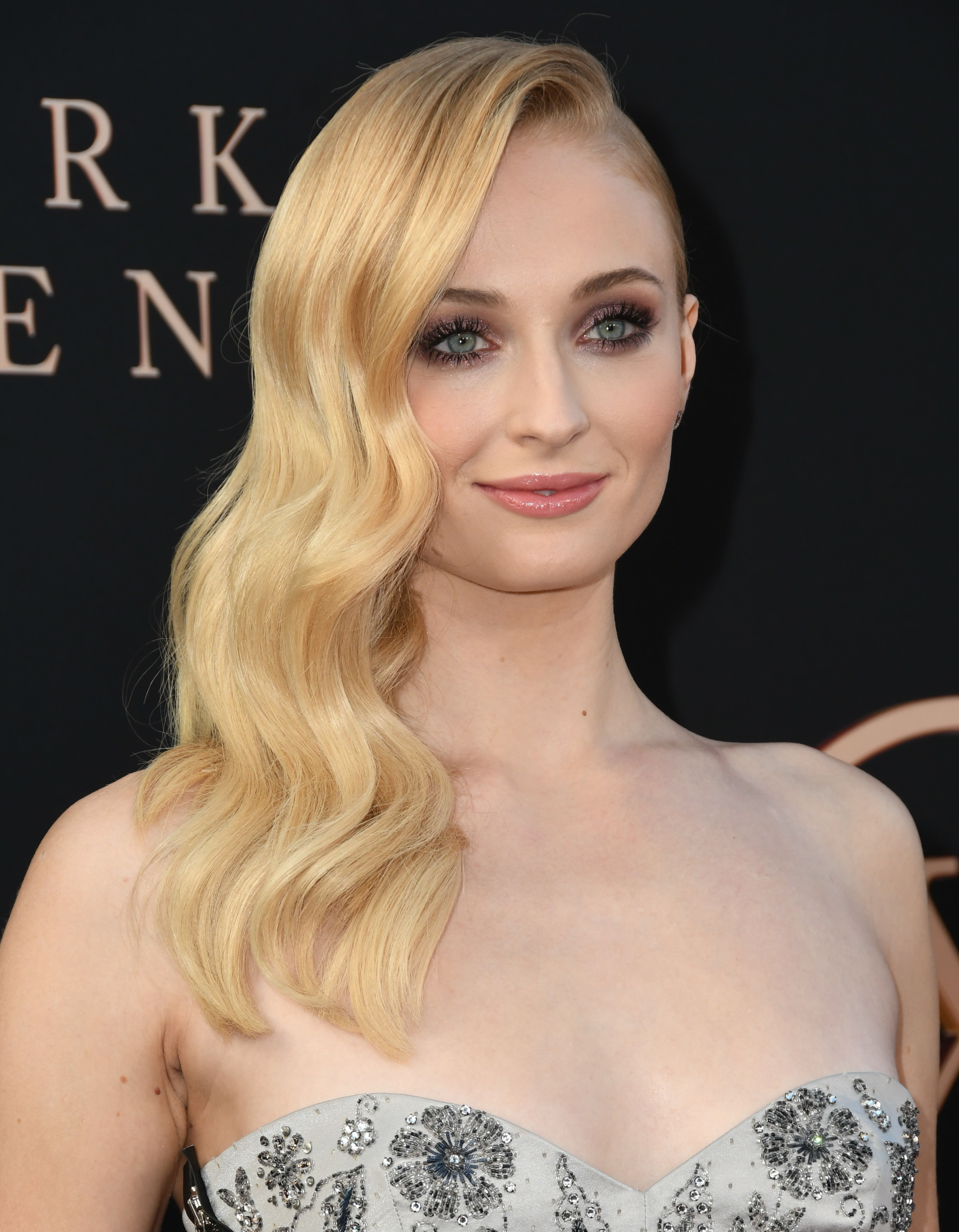 Sophie Turner Sizzling At Dark Phoenix Premiere In Hollywood