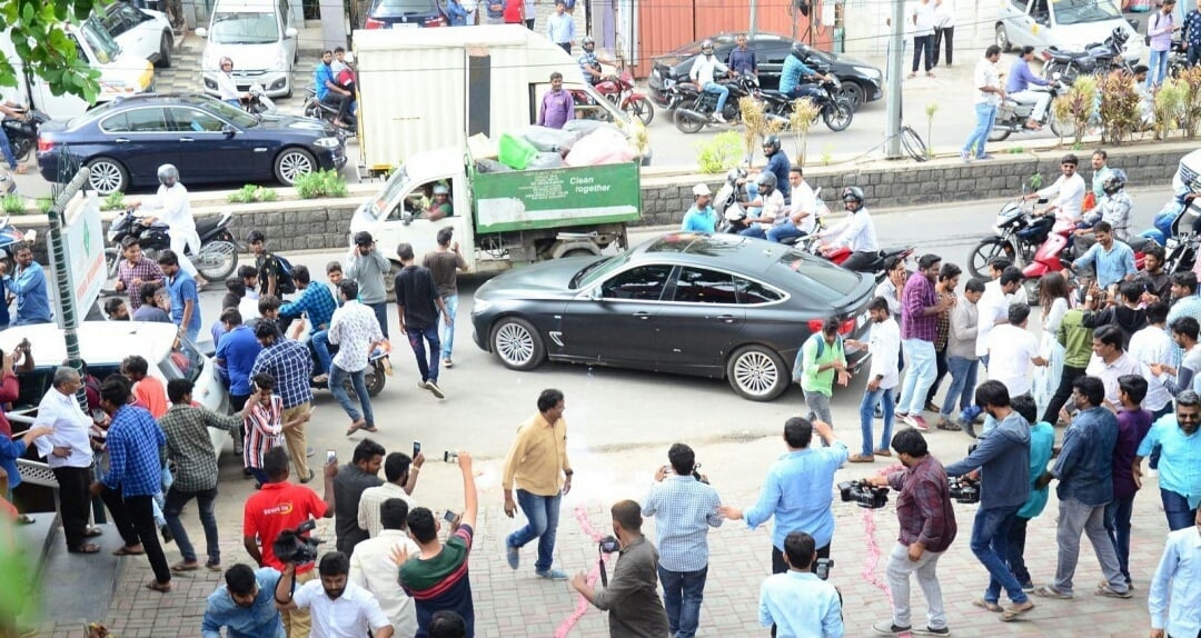 Sudeep Kashan And Anya Watch Ninu Veedani Needanu Nene In Hyderabad