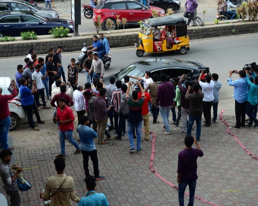 Sudeep Kashan And Anya Watch Ninu Veedani Needanu Nene In Hyderabad