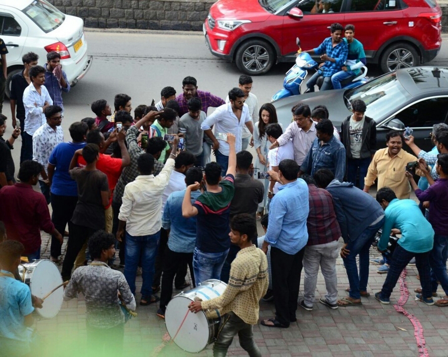 Sudeep Kashan And Anya Watch Ninu Veedani Needanu Nene In Hyderabad