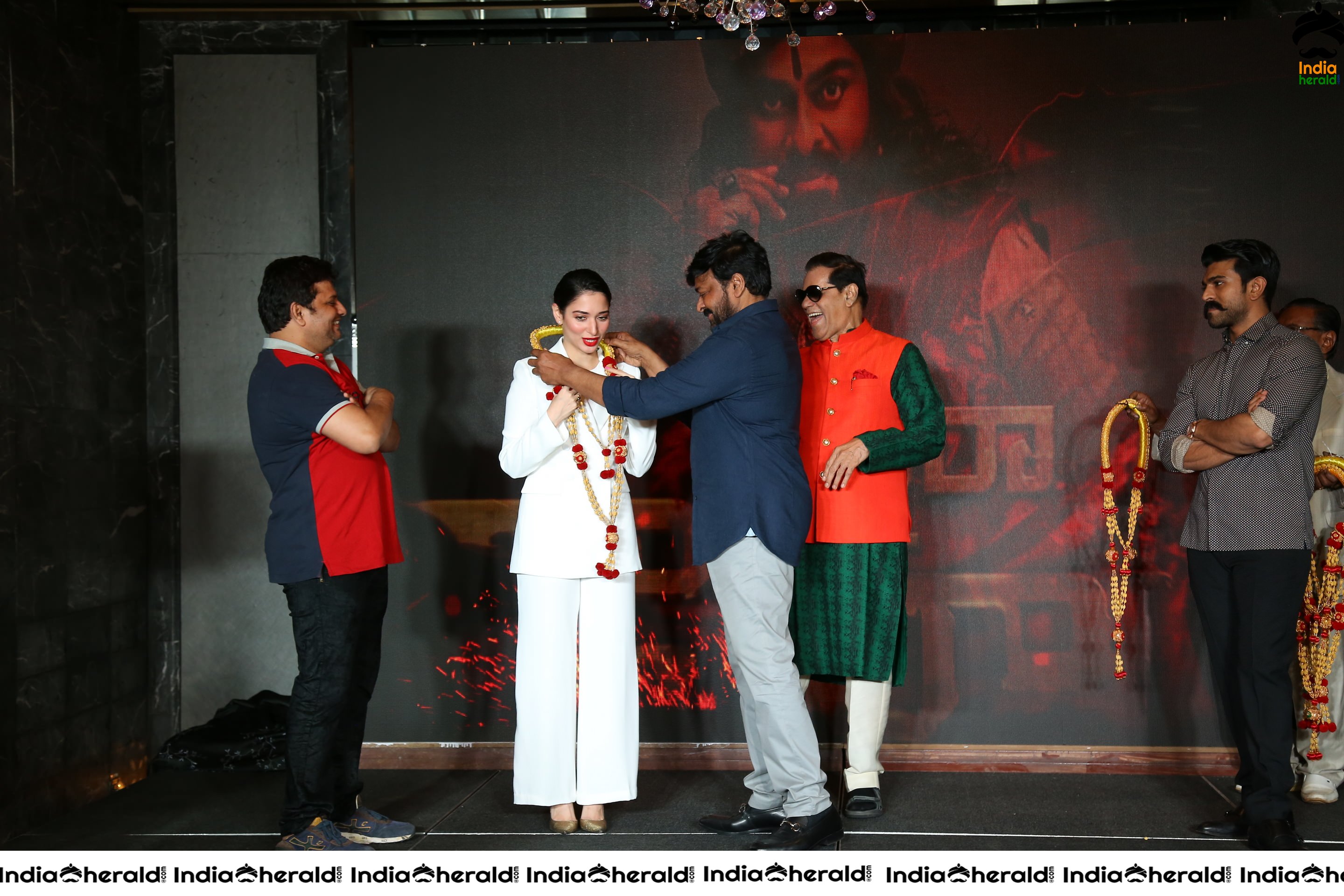 T Subbirami Reddy Felicitates Sye Raa Team And Hails Chiranjeevi Set 2